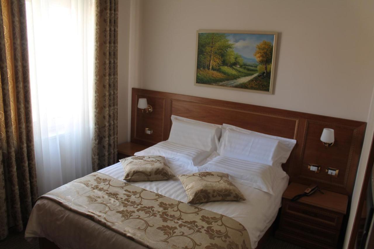 Hotel Boka Tirana Bagian luar foto