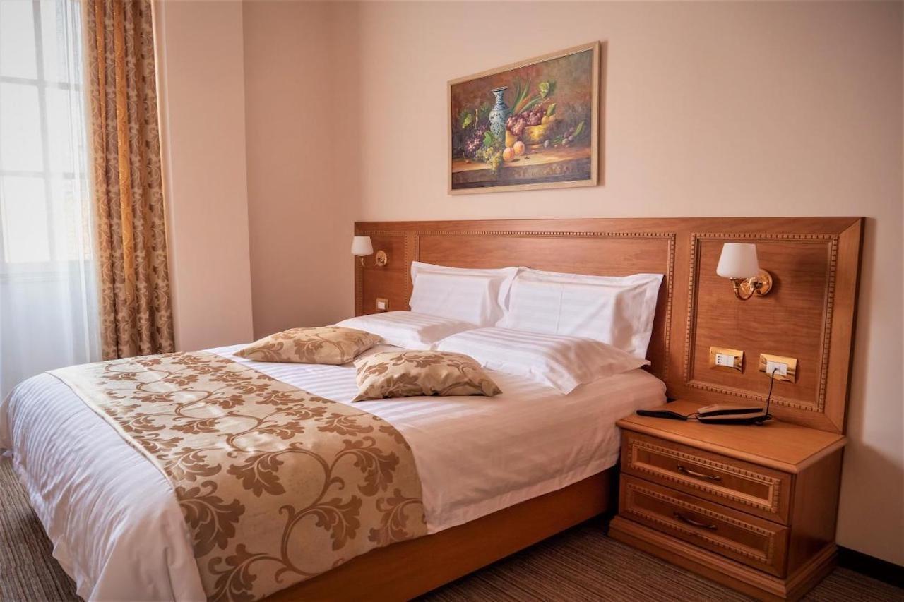 Hotel Boka Tirana Bagian luar foto