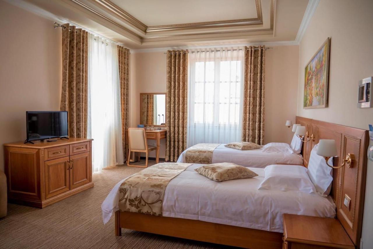 Hotel Boka Tirana Bagian luar foto