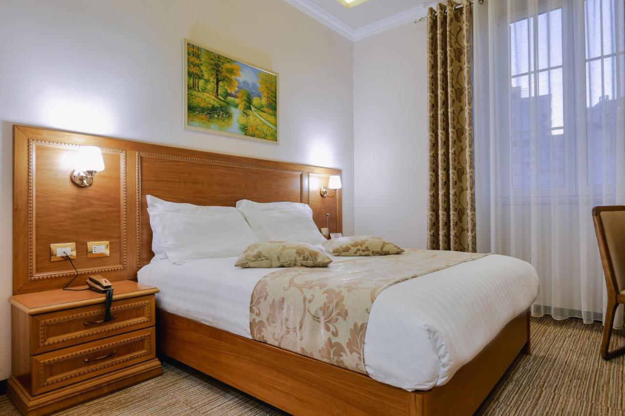 Hotel Boka Tirana Bagian luar foto