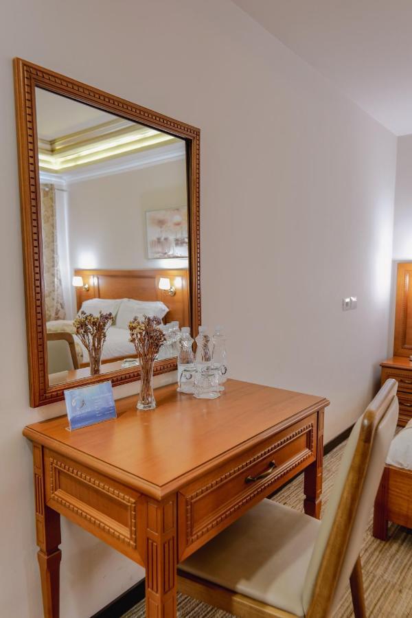 Hotel Boka Tirana Bagian luar foto