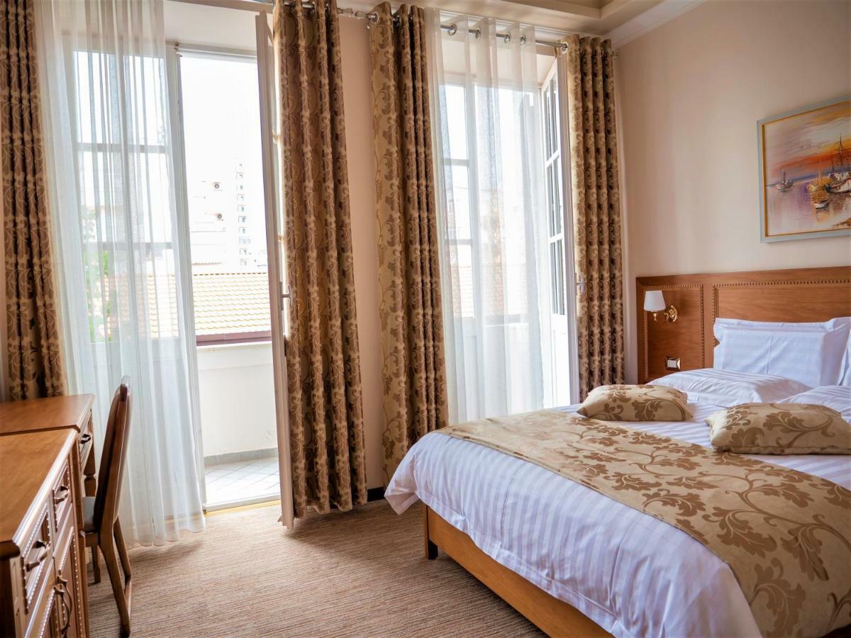 Hotel Boka Tirana Bagian luar foto