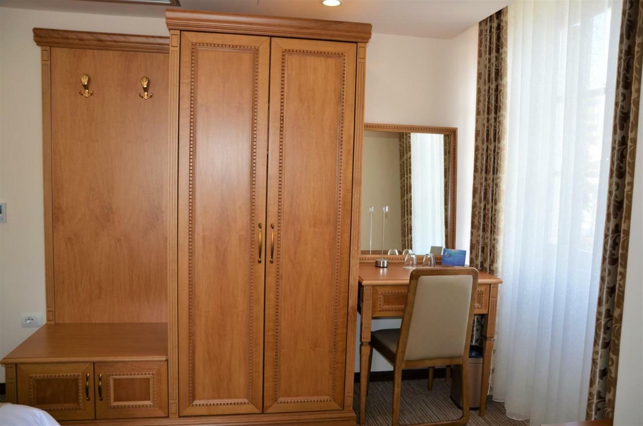 Hotel Boka Tirana Bagian luar foto