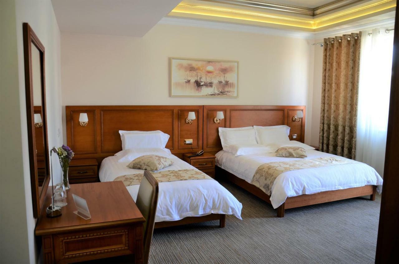 Hotel Boka Tirana Bagian luar foto